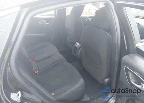 2015 Chrysler 200 Limited z USA, uszkodzony, nr VIN 1C3CCCAB8FN644710